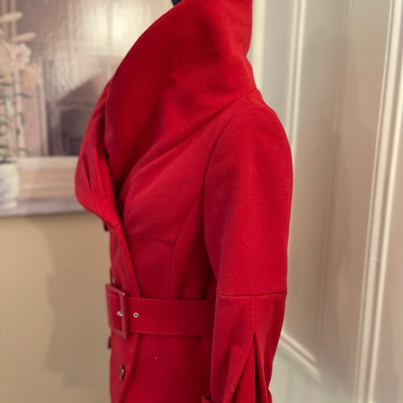Fire engine red short Jackie O. jacket with 3/4 length sleeves and belt. - Picture 4 of 9